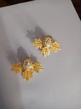 Load image into Gallery viewer, Spring leaf earrings
